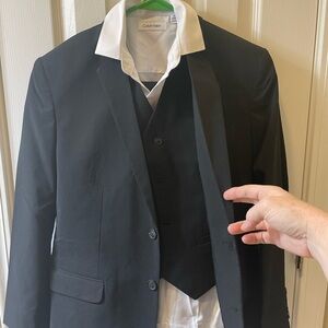 Calvin Klein big boys size 14 Husky 3 piece suit Never worn, w/CK dress shirt